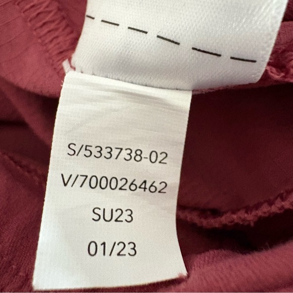 Athleta Trekkie North Mid Rise Bermuda Short Berry Rose Size 4 - Picture 12 of 14